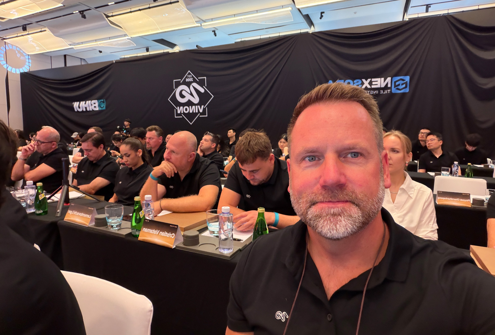 BIHUI ja VINON Group 20. sünnipäev. Plaadimehed Shanghais